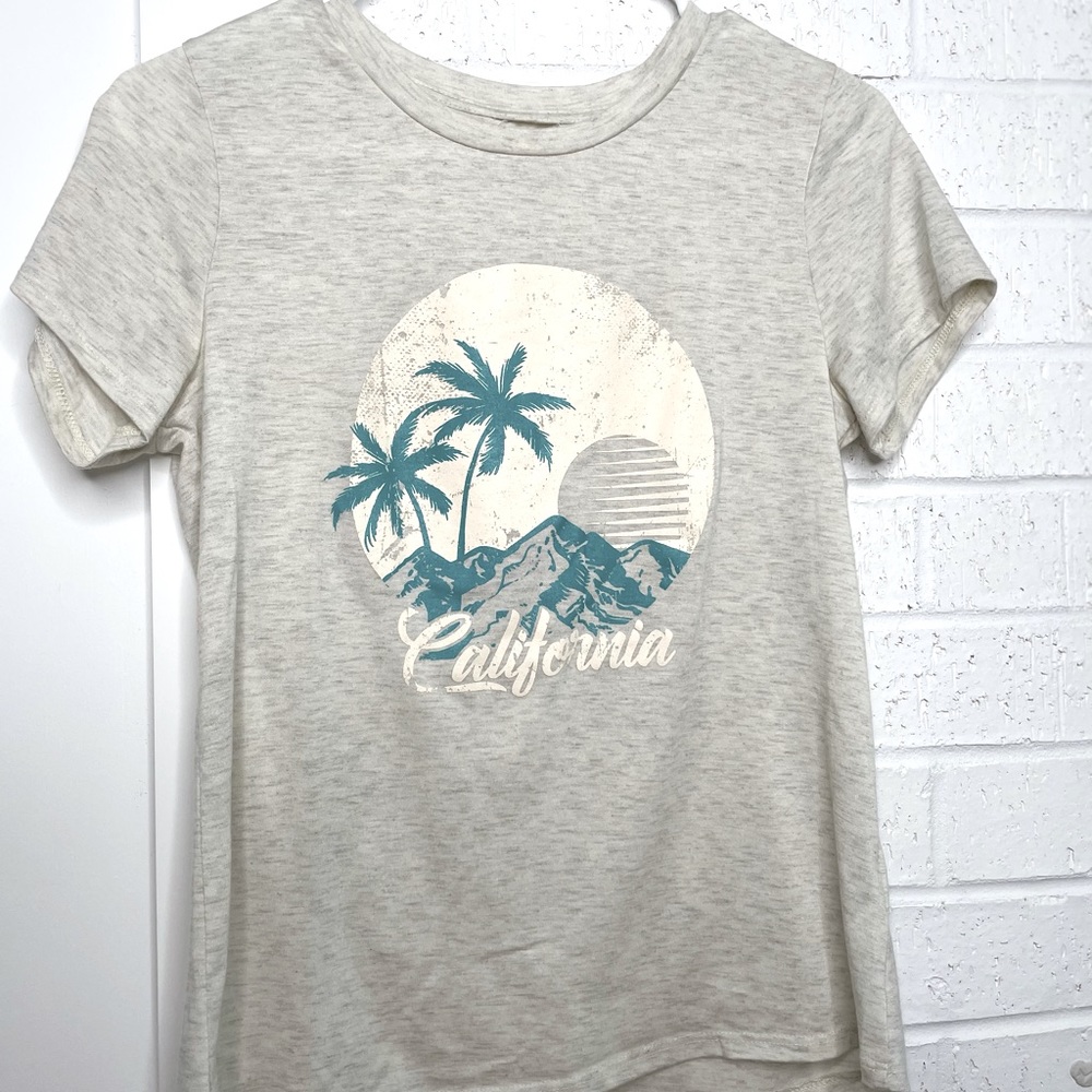 super soft and comfortable women’s small t-shirt!
